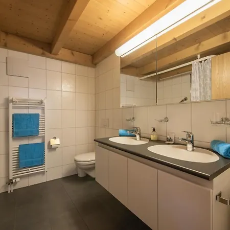 Staubbach, Views, Spacious, Family Friendly アパート